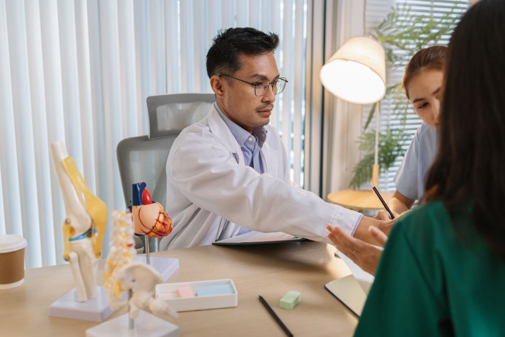 Can Chiropractors Prescribe Medication?